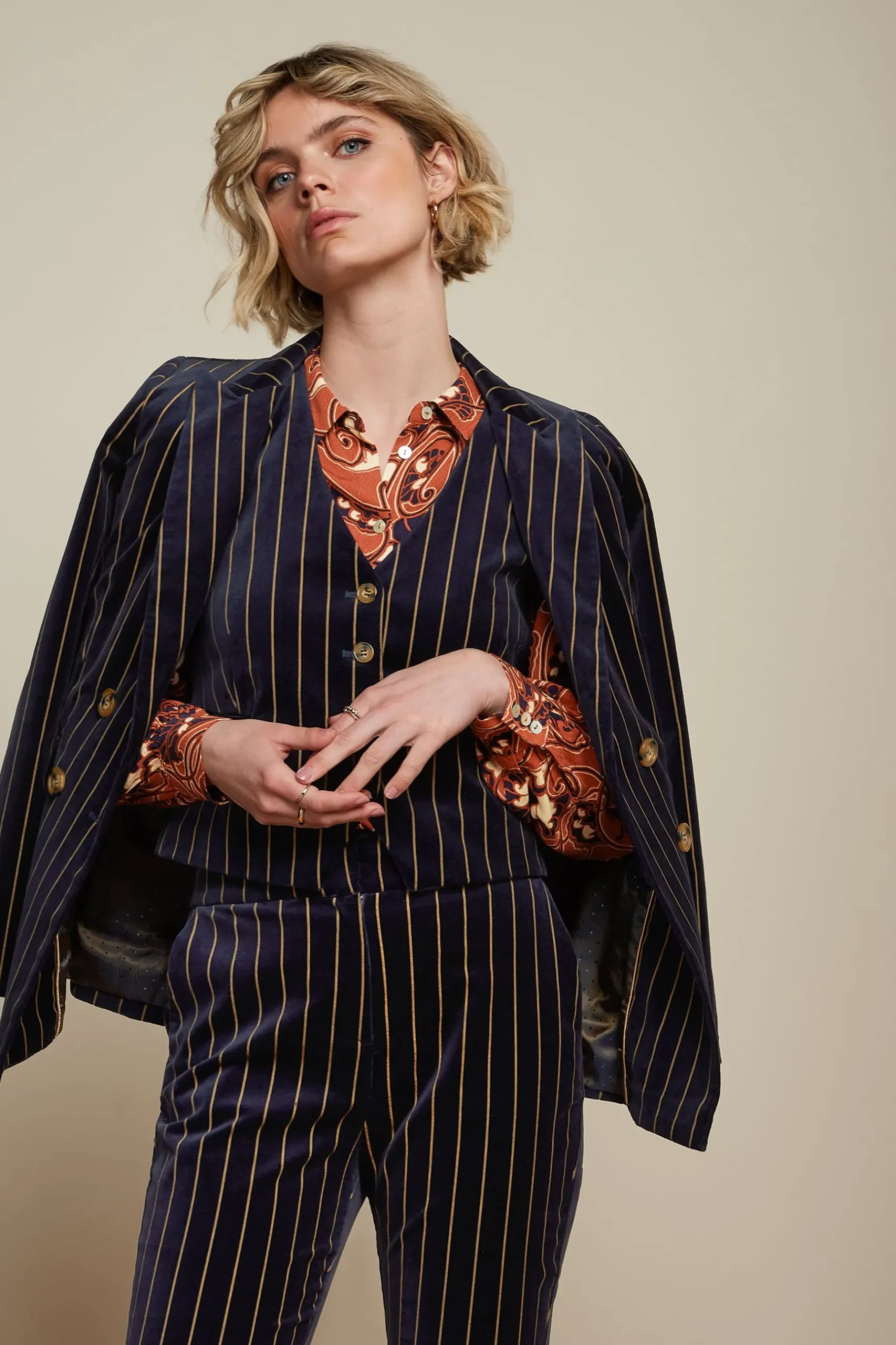 tina_blazer_pinstripe_0.webp DAMES King Louie Tina Blazer Pinstripe