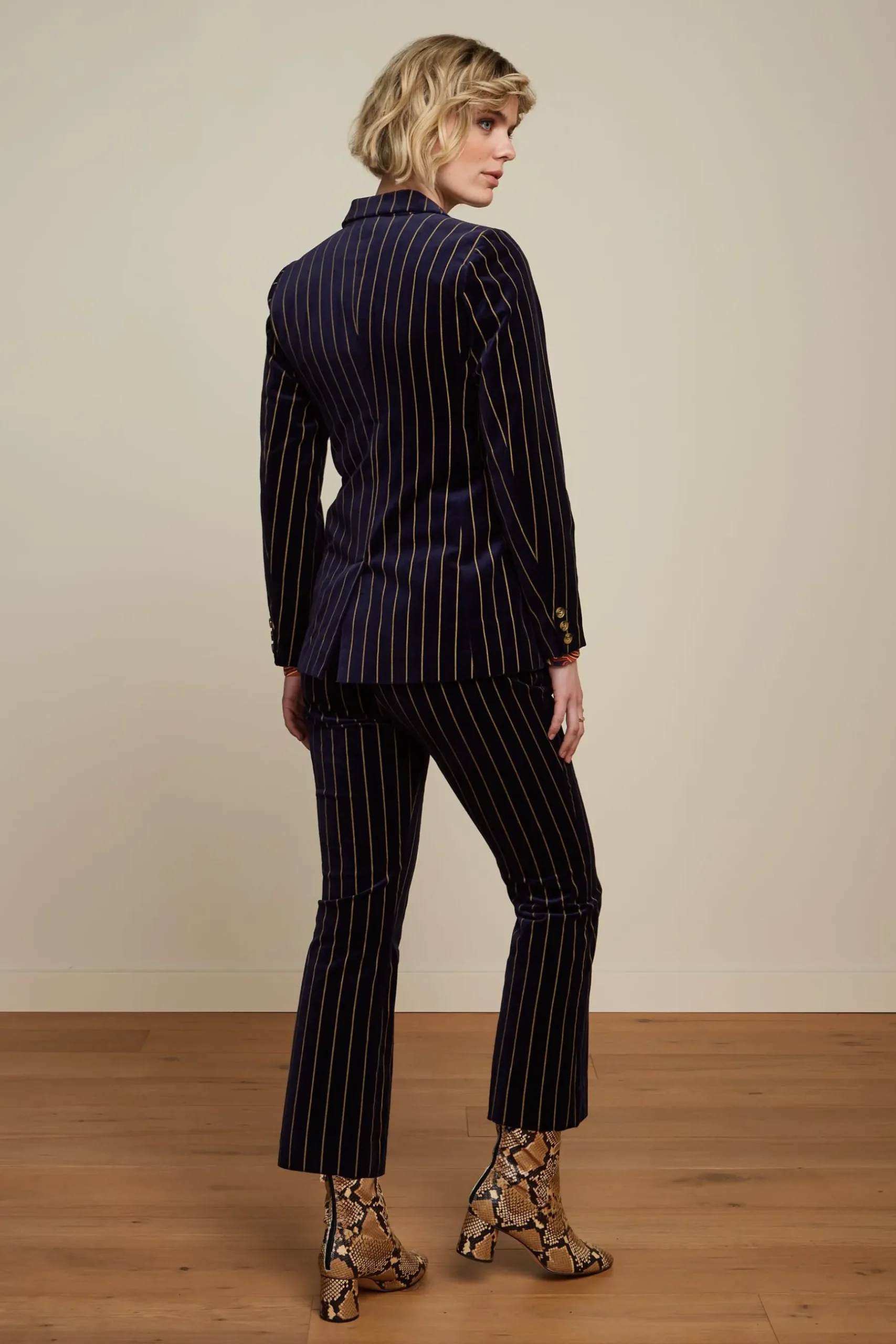 tina_blazer_pinstripe_2.webp DAMES King Louie Tina Blazer Pinstripe